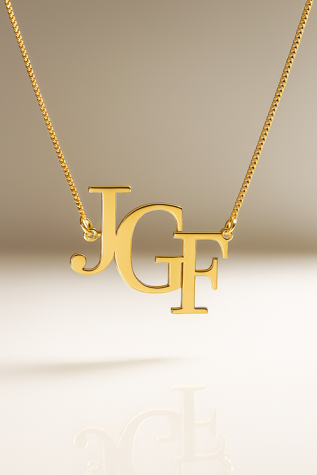 Colar 3 letras banhado a ouro 18 k