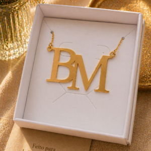 Colar duas letras monogramas banhado a ouro 18k